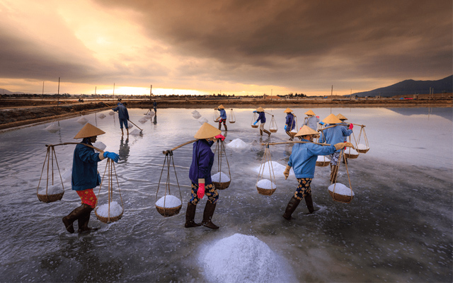 Khám phá làng muối Sa Huỳnh ở Quảng Ngãi